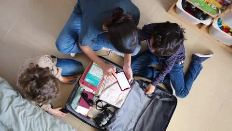 Oman preparing suitcase with 2 sons trip Vídeos de archivo 270484744