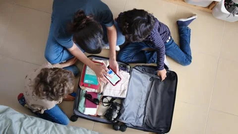 Oman preparing suitcase with 2 sons trip Vídeos de archivo 270484762