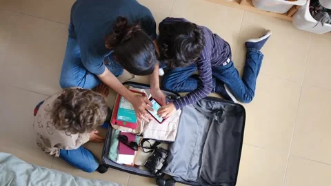 Oman preparing suitcase with 2 sons trip Vídeos de archivo 270484764