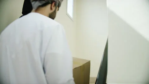 Omani couple carrying boxes. Stock Footage 152748615