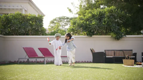Omani kids running with flags. Stock Footage 151368249