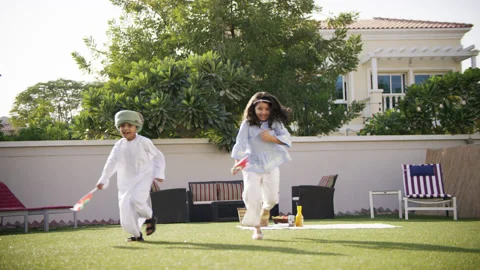 Omani kids running with flags. Stock Footage 151368366