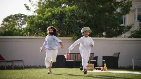 Omani kids running with flags. Stock Footage 151369355