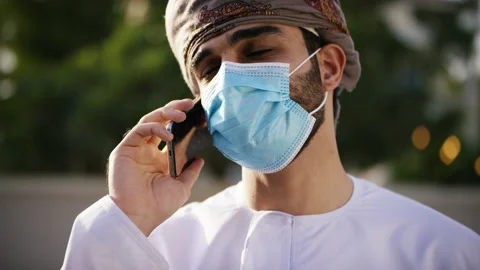 Omani man talking on the phone. Stock Footage 151432970