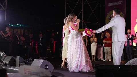 Omar Suarez e Lujan Arguelles during Gay Pride Madrid 2 스톡 동영상 312554871