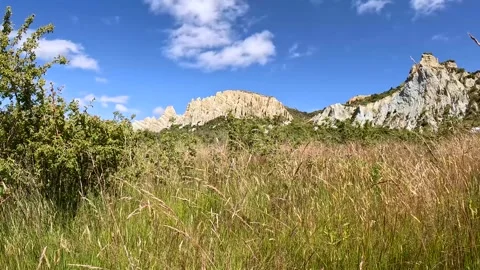 Omarama Clay Cliffs unique landscape with pinnacles, deep ravines, and shar.. Stock-Footage 295011323