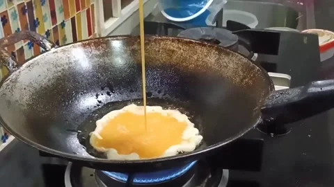 Omelet cooking Stock Footage 158474870