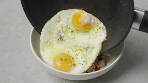 Omelette with rice Stock Footage 271616681