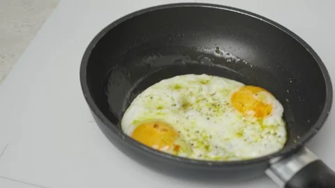 Omelette in skillet Stock Footage 271616680