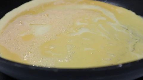 Omelette Step 1 Eggs Beaten and Cooking into Omelette Vídeos de archivo 124794262