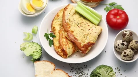 Omelette on white plate, rotate Stock Footage 171284074