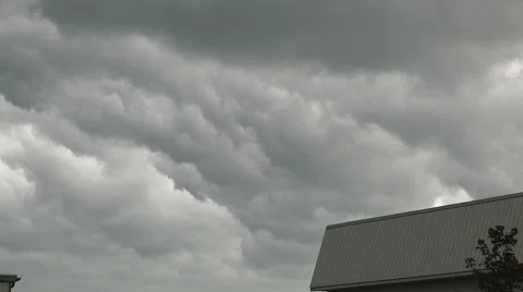 Ominous storm cloud with shelf cloud approaching city Stock Footage 50915228