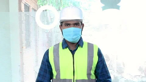 Omiron, Portrait of worker engineer take off mask smile and doing  thumbs up Stock Footage 136206824