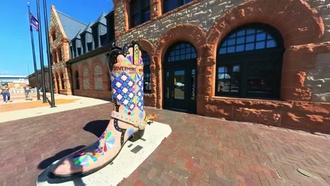 One of the "Cheyenne Big Boots", here in front of the Cheyenne Depot Museum. Vídeos de archivo 265126065