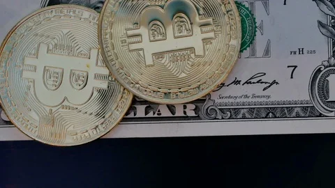 One dollar bill banknote covers with gold bitcoins Vidéo 98263987