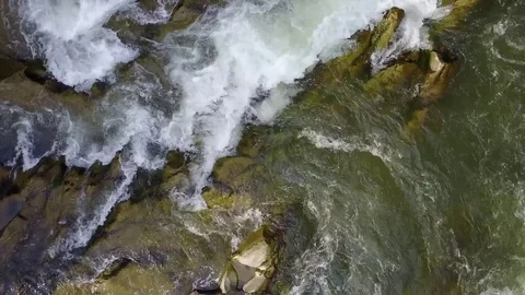 One flying over a mountain river Vídeos de archivo 85383717
