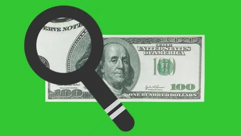 One hundred dollars and a magnifying glass against a green screen background, Vídeo Stock 344370176