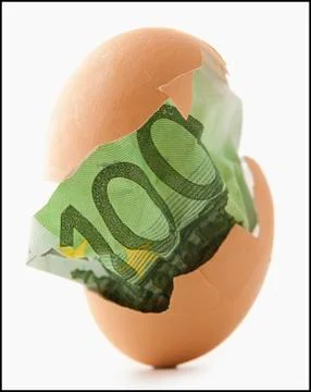 One hundred euro note in eggshell Stock Photos