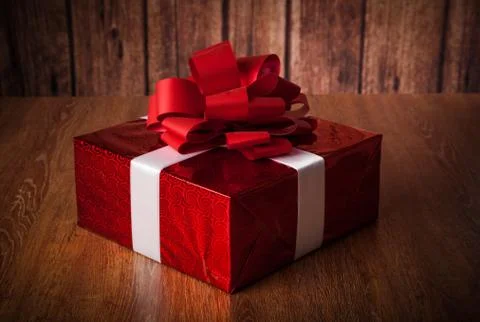 One large red gift box on a wood Foto stock