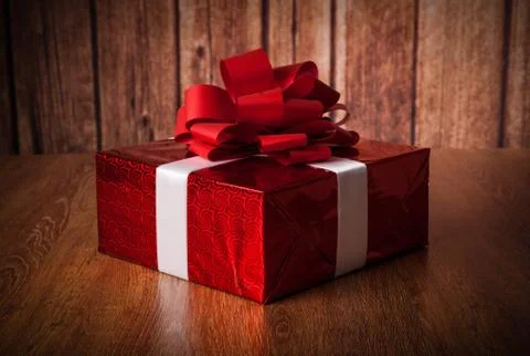 One large red gift box on a wood Foto stock