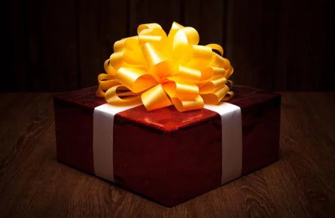 One large red gift box on a wood Foto stock