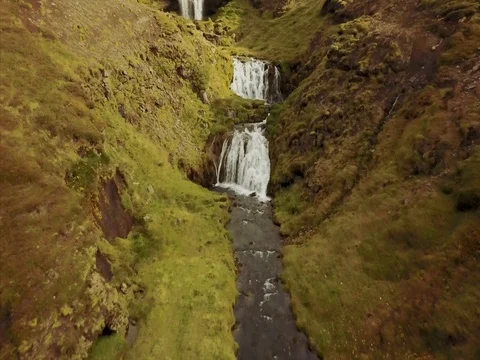 One of many Icelandic waterfalls. 스톡 동영상 80946533