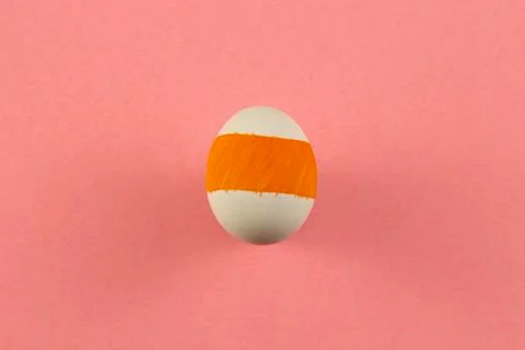 One painted egg on a pink background. copyspace for text Stock Photos