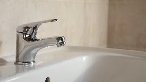 One person opens and closes the water tap Видео 123876754