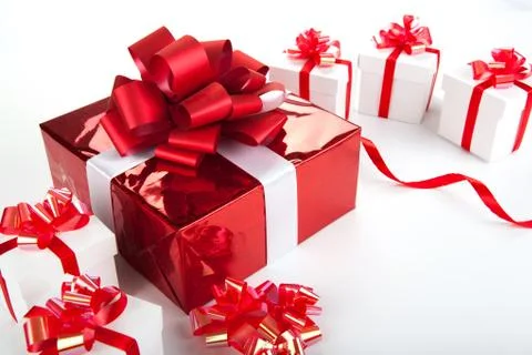 One red gift box white gift boxes on gray Foto stock