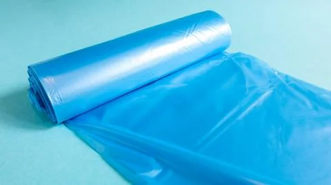 One roll of plastic garbage bags in blue on a blue background. Bags that ar.. 스톡 사진