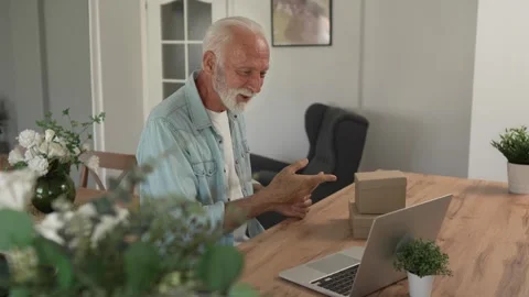 One senior man open box presents and read card while on video call Vídeo Stock 250208604
