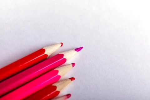 One sharpened pencil standing out from the blunt ones. It's easy to be beauti Foto stock