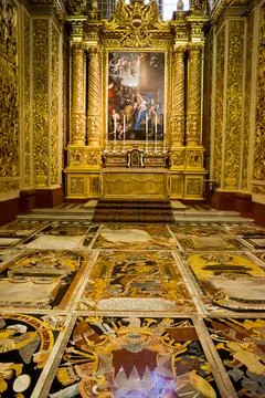 One of the side chapels inside Valletta Cathedral, Malta Stock-Fotos