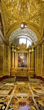 One of the side chapels inside Valletta Cathedral, Malta Stockfoto's