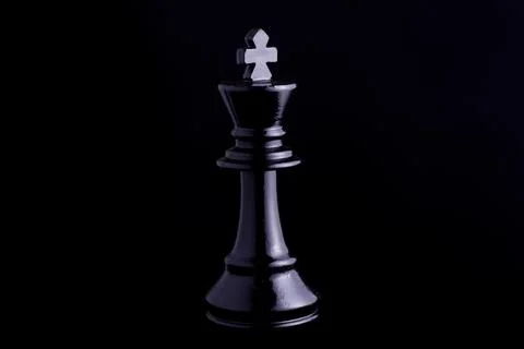 One side light on Black king chess piece in black background 스톡 사진