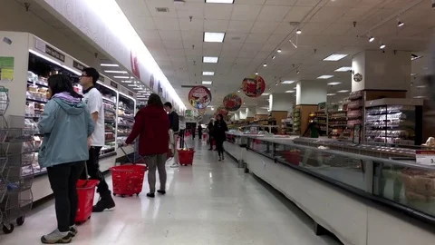 One side of people shopping inside T&amp;T supermarket 스톡 동영상 70215362