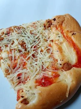 One slice of pizza bread. Фото
