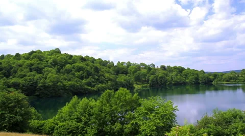 One of the small volcanic lakes. Vídeo Stock 51625557