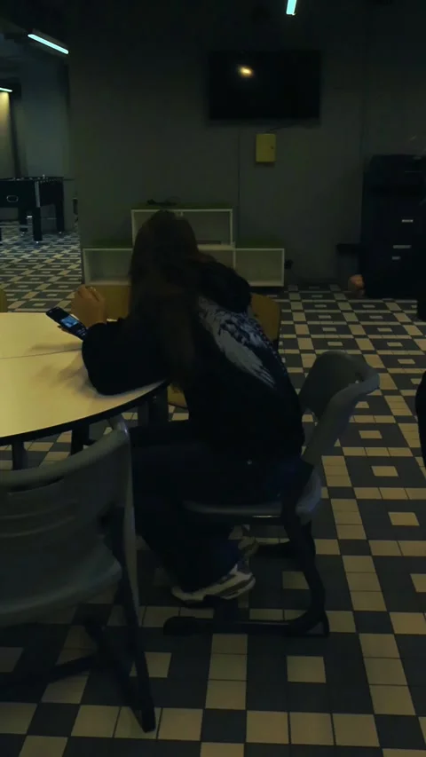 One student bullying another at a school hallway Vídeo Stock 346597933