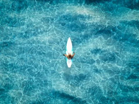 One surfer on the ocean. 3d rendering Illustrazione stock