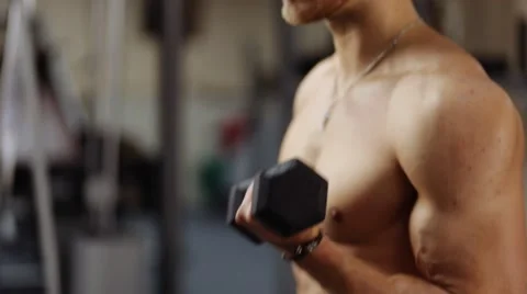 One-at-a-Time Biceps Curl with Dumbbells Video stock 55006921