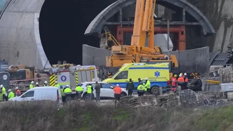 One worker dead and another injured in an accident on a lifting platform in Oure Vidéo 321366774