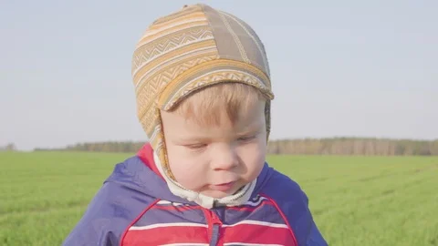 One year old boy goes in the field with young wheat. Closeup 스톡 동영상 89637201