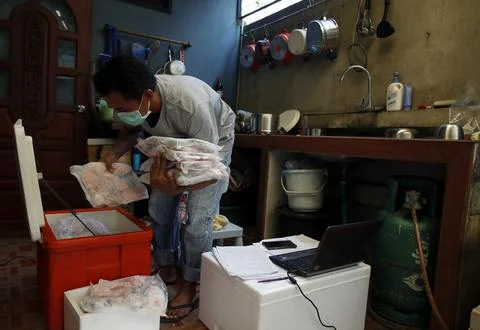 The ongoing COVID-19 outbreak has changed people work life and behavior worldwid Foto stock