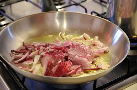 Onion fried in a pan Stock-Fotos