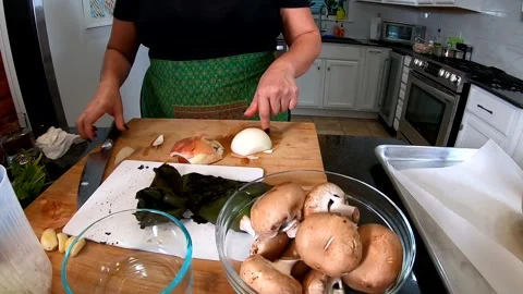 Onion peeling Video stock 143006940
