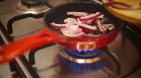 Onions in a frying pan Video stock 55301605
