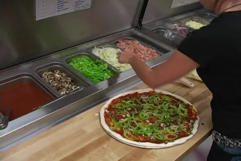 Onions on Pizza 스톡 동영상 137249