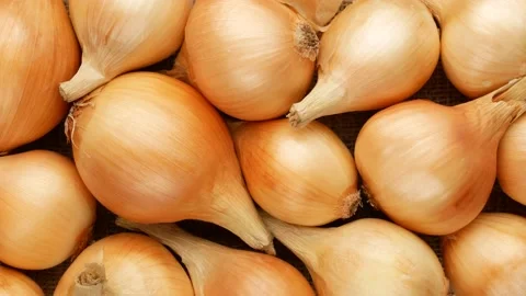 Onions in shell, dolly shot. Video stock 138161006