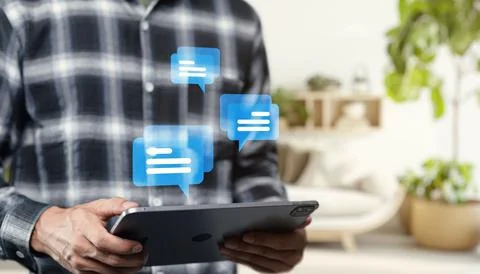 An online chat message icon featuring a speech bubble with smooth, rounded .. Foto stock